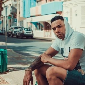 Meet your Posher, Santi